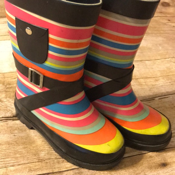 π Host Pickπ Rainbow Rain Boots - Picture 5 of 6